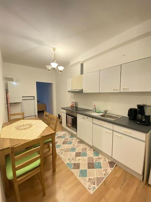 Family-friendly House In Vienna's Suburbs!